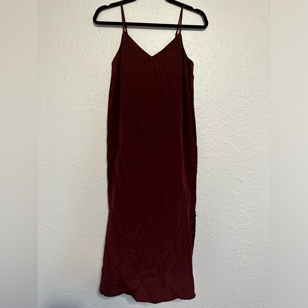 Madewell silk slip dress. Midi. Sides have a slit. Size 00 fits like an xs